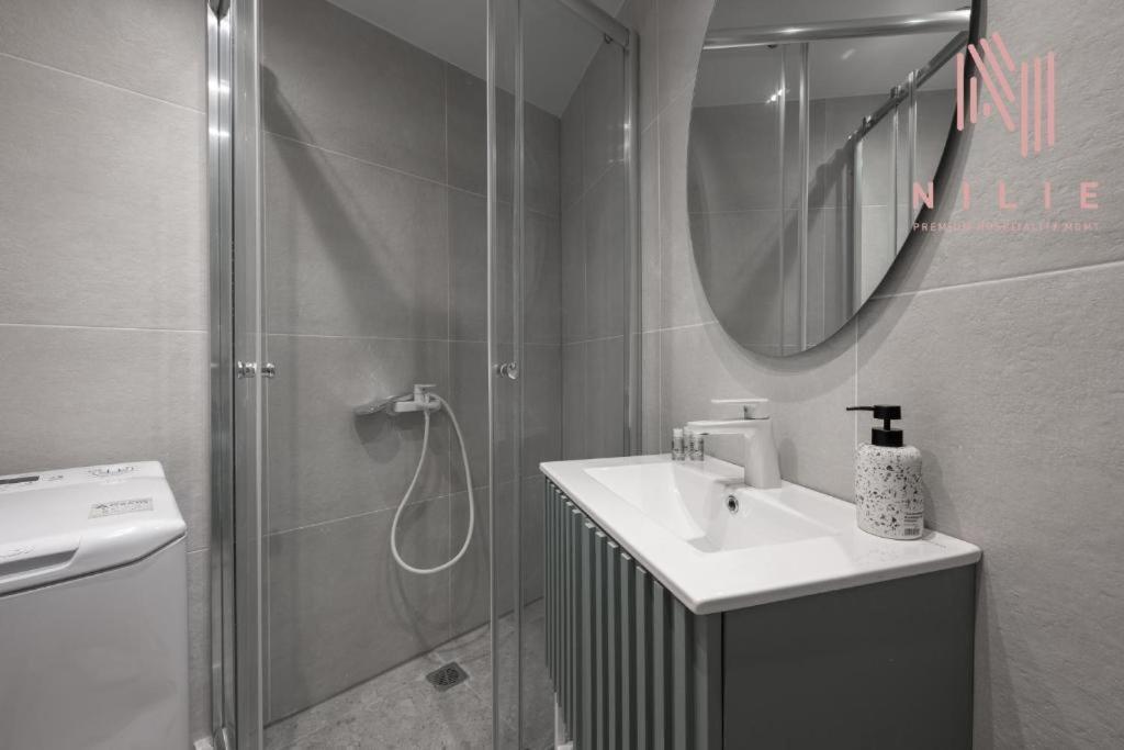 V1, Nilie Hospitality Mgmt Apartment เทสซาโลนิกิ ภายนอก รูปภาพ